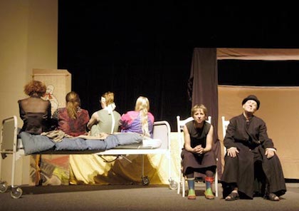 Bartuschka ist Regisseurin für Schauspiel- und Musiktheaterproduktionen.
